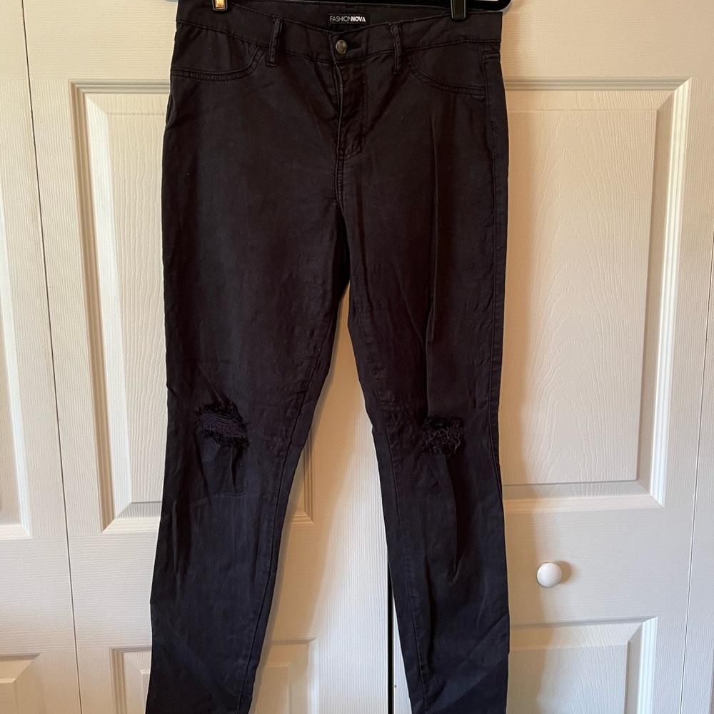 Fashion nova black skinny jeans distress knees